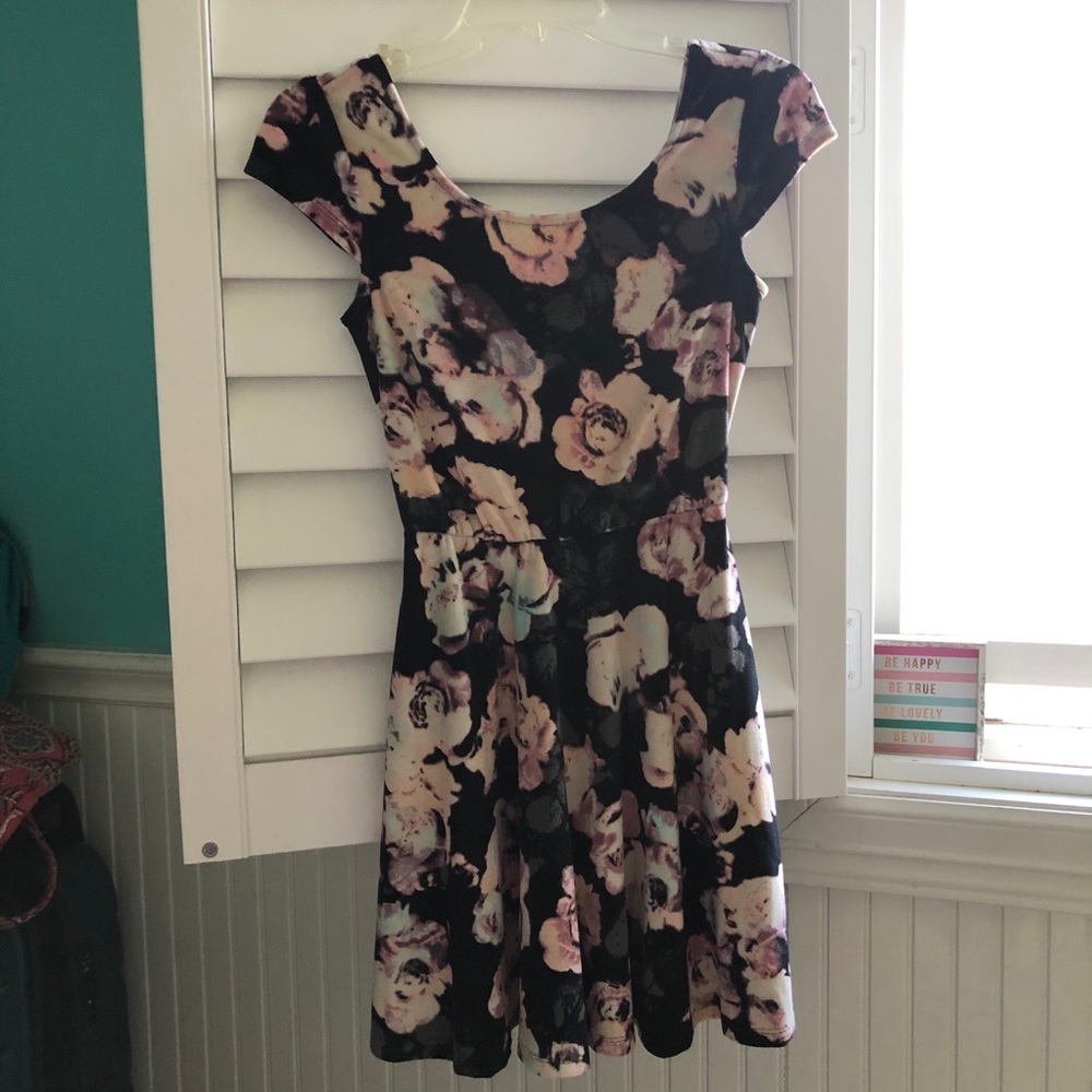 Short sleeve velvet dress